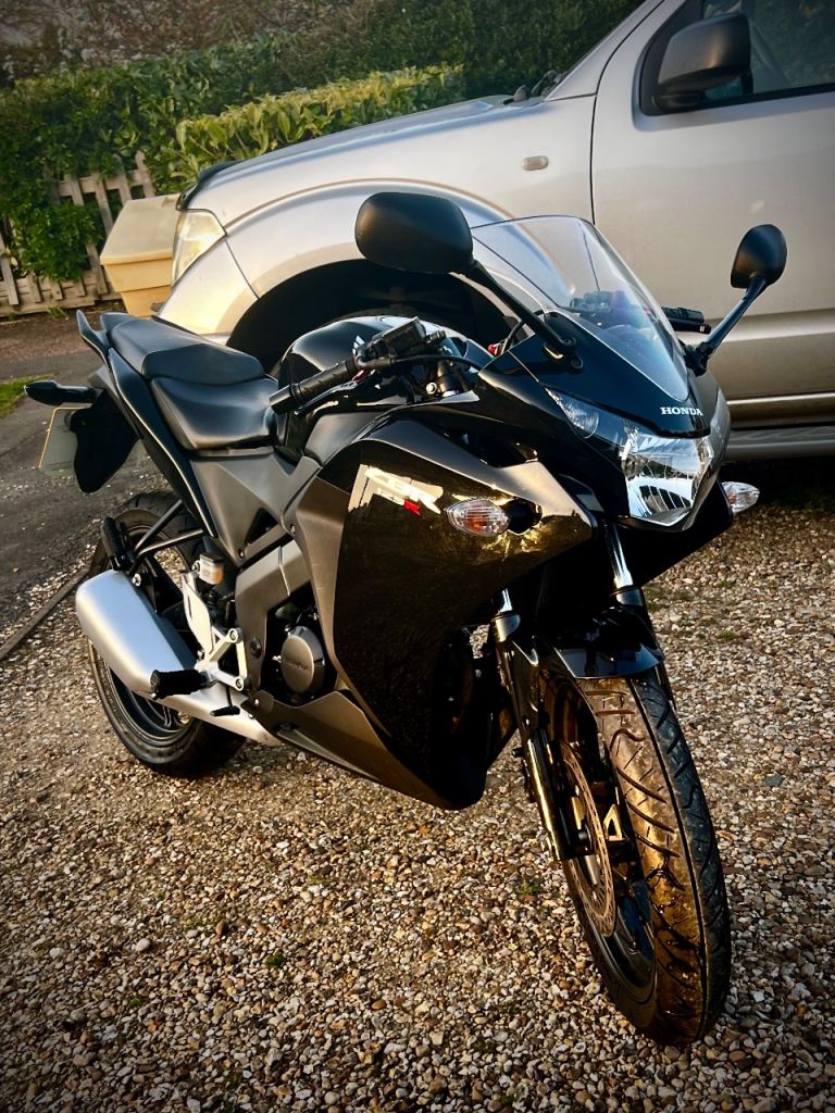 CBR125R 2011 *very low mileage*