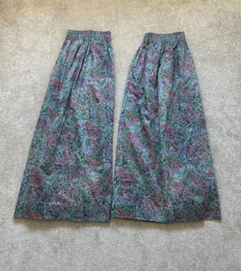 Lovely pair of pencil pleat curtains with matching tie backs 