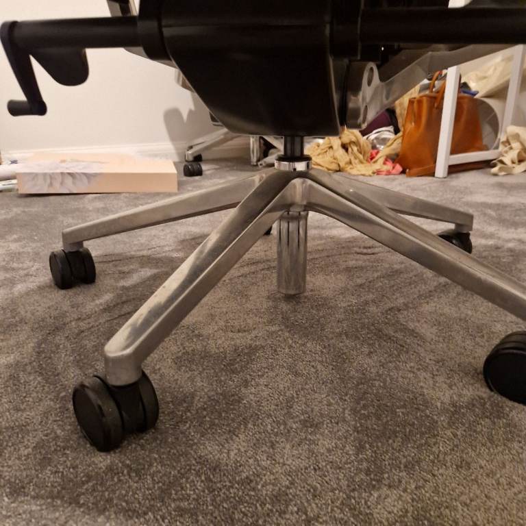 Black Mesh Office Chair with Wheels – Good Condition