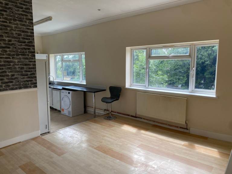 2 Bed Flat, Oliver Grove, SE25