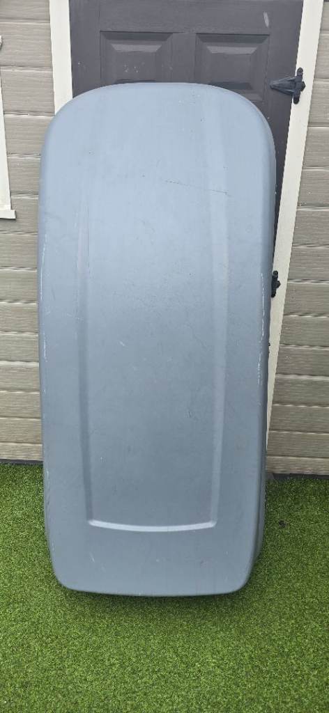 Large car roof box