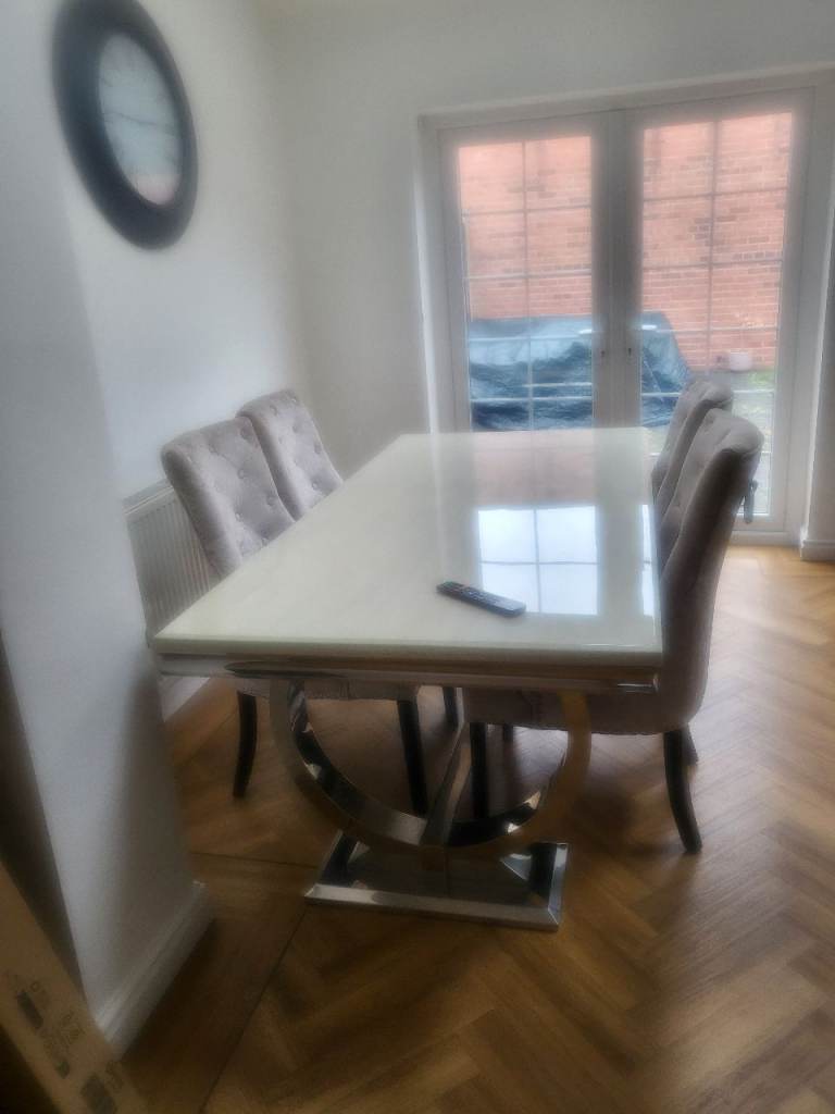 Cream Dining Table with 4 Chairs – Good Condition