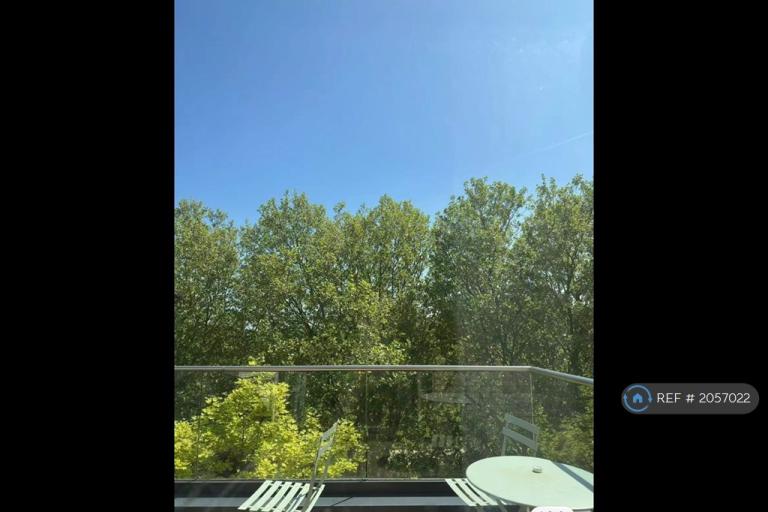 1 bedroom in Quayside House, London, E16 (#2057022)