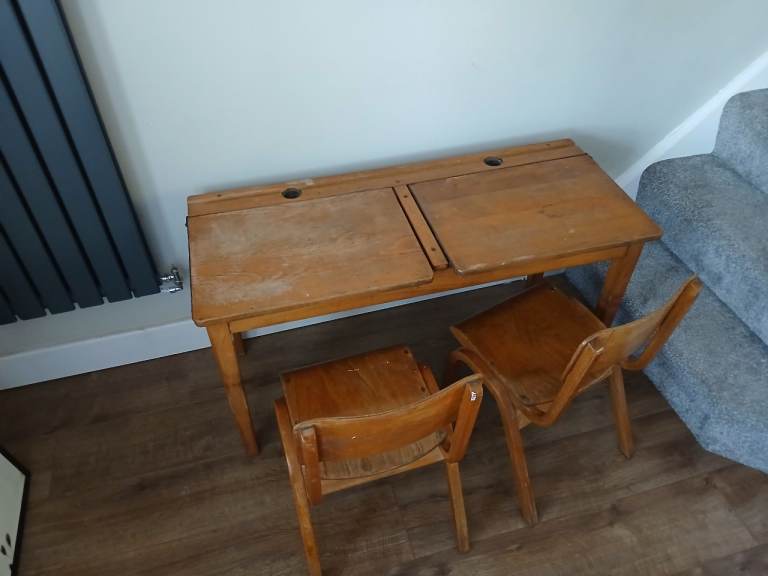 Kid's desk with chairs retro school desk