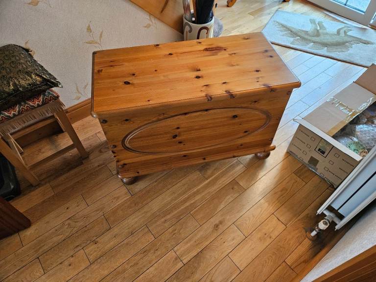 Pine Bedding Box