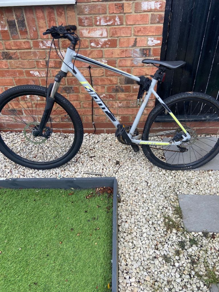 Giant atx Mountain Bike - Grey/Yellow, Good Condition