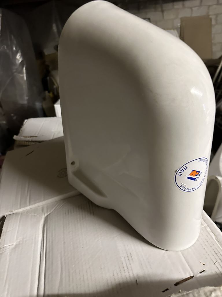 Floating toilet bottom Incea Italian bathroom suites U.K. 