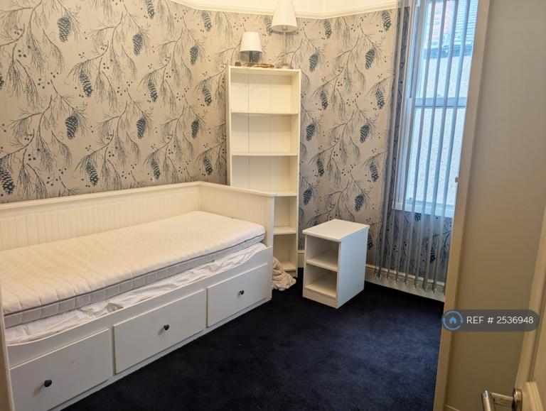 3 bedroom flat in Durnsford Road, London, SW19 (3 bed) (#2536948)