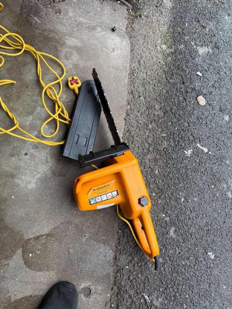 Black & Decker Electric Chainsaw – Good Working Order