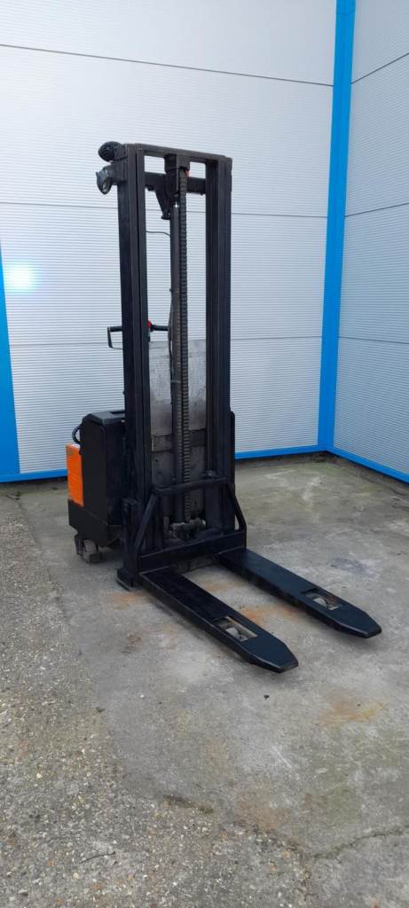 BT Rolatruc LSV1000E Electric Powered Pallet Full Working Order but Stacker Spares or Repair