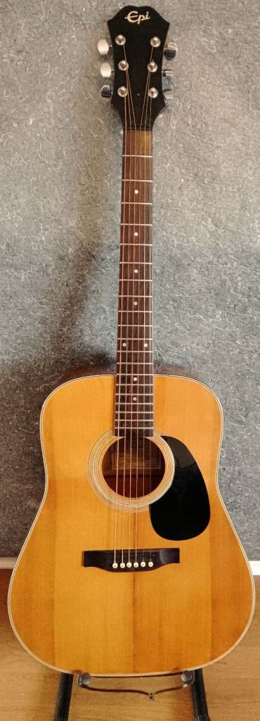 Epiphone D10 Vintage 70's. Inc. gig bag.