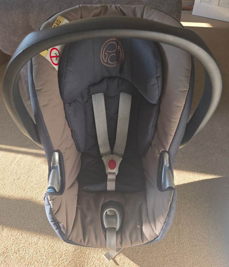 Cybex platinum baby car seat with aton Q isofix base 0 to 13kg