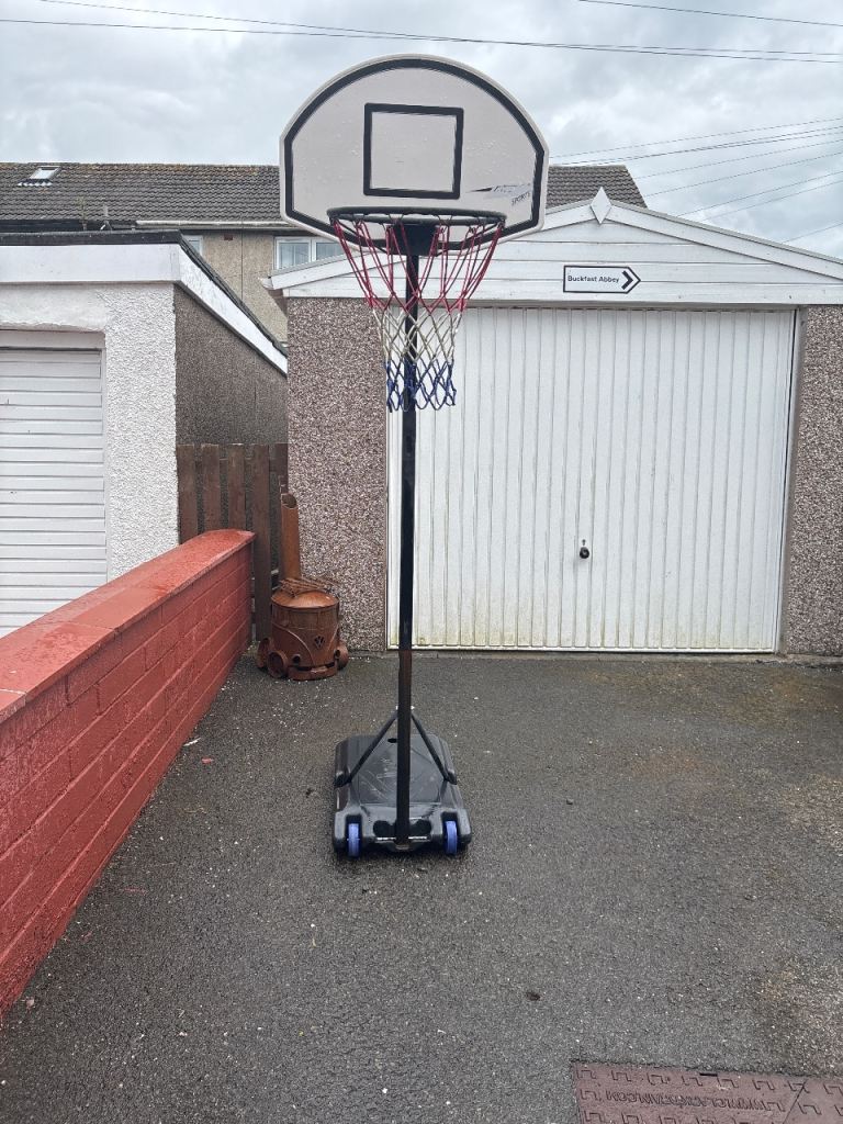 Basketball hoop