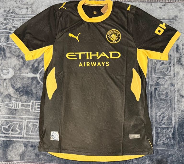 Manchester City 2026/27 Away Shirt Black Gold Worker Bee Football Jersey Size S