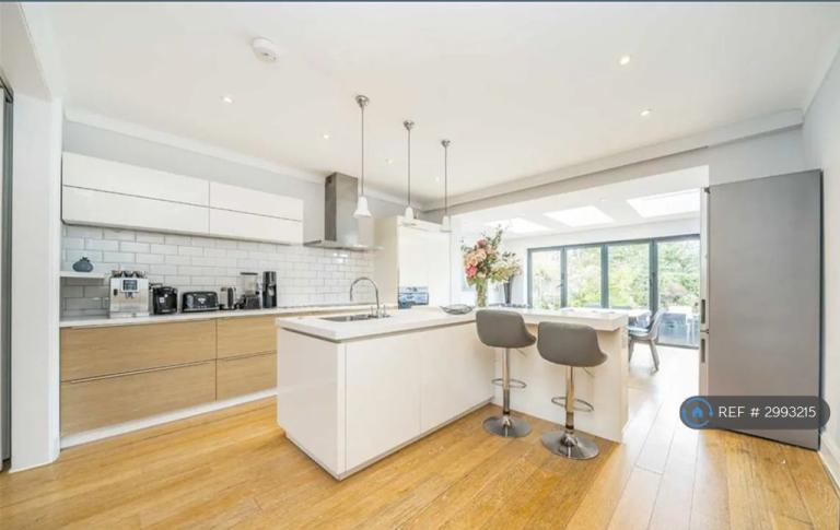 5 bedroom house in Dawson Road, London, NW2 (5 bed) (#2993215)