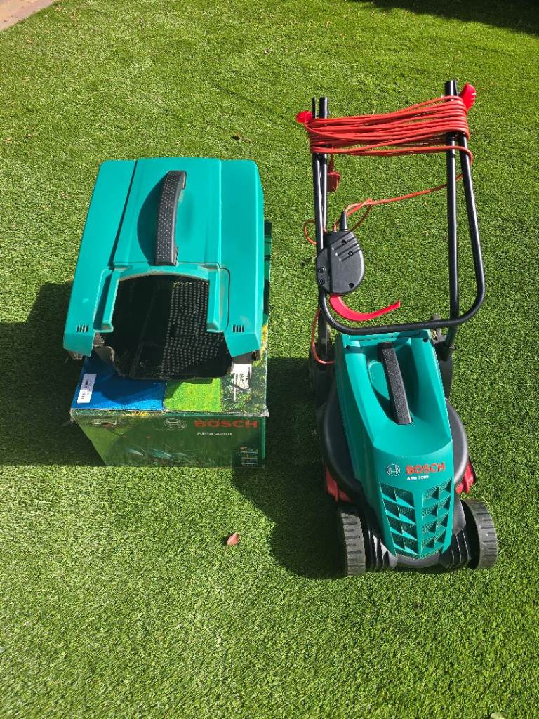 Bosch Rotak 320 Electric Lawnmower with Grass Box