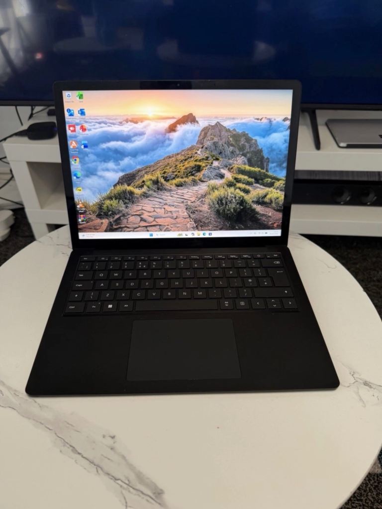 Microsoft Surface Laptop 5 Touchscreen | 16gb ram 256gb SSD | Intel Core i7 | Very Fast Laptop