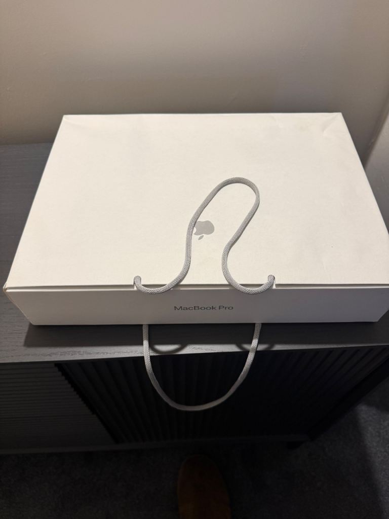 16 inch MacBook Pro m4 silver - unused