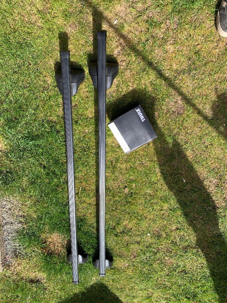 Roof bars and mounting feet