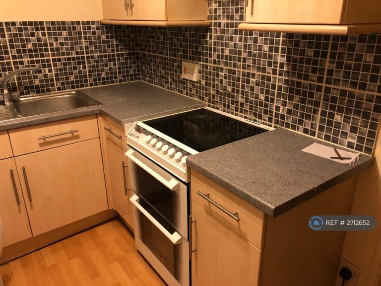 1 bedroom flat in Chilten View Rd, Uxbridge, UB8 (1 bed) (#2712652)