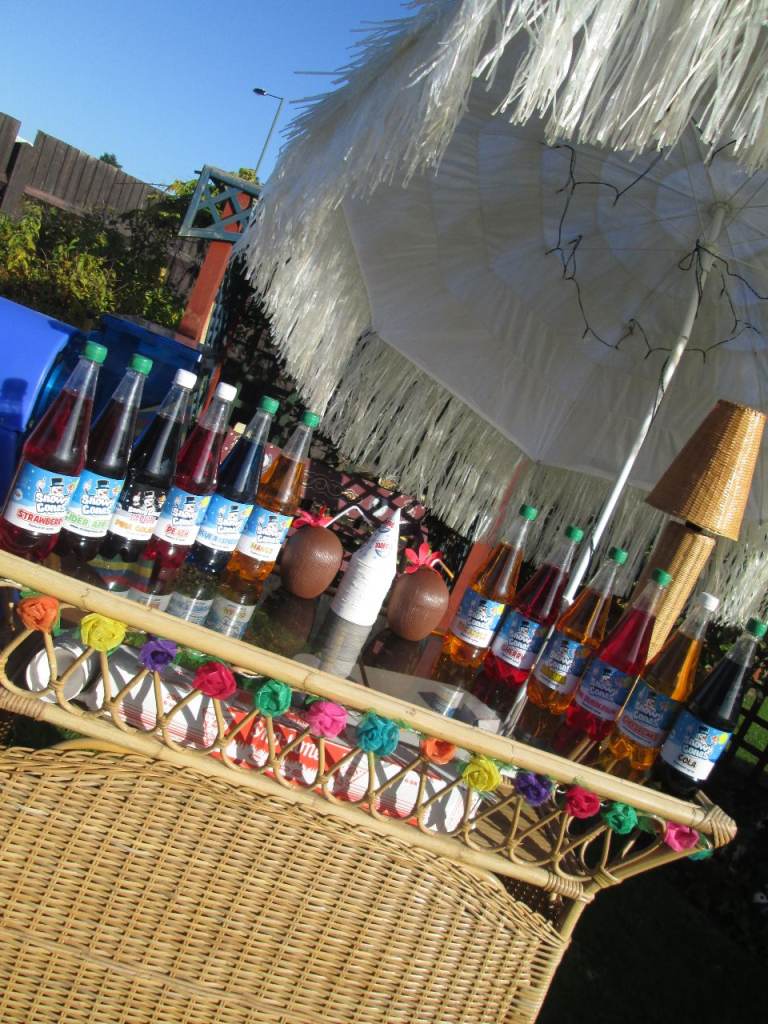 Wicker Rattan Garden Tiki Drinks Bar; Beers, Cocktails  – Good Condition, Portable.