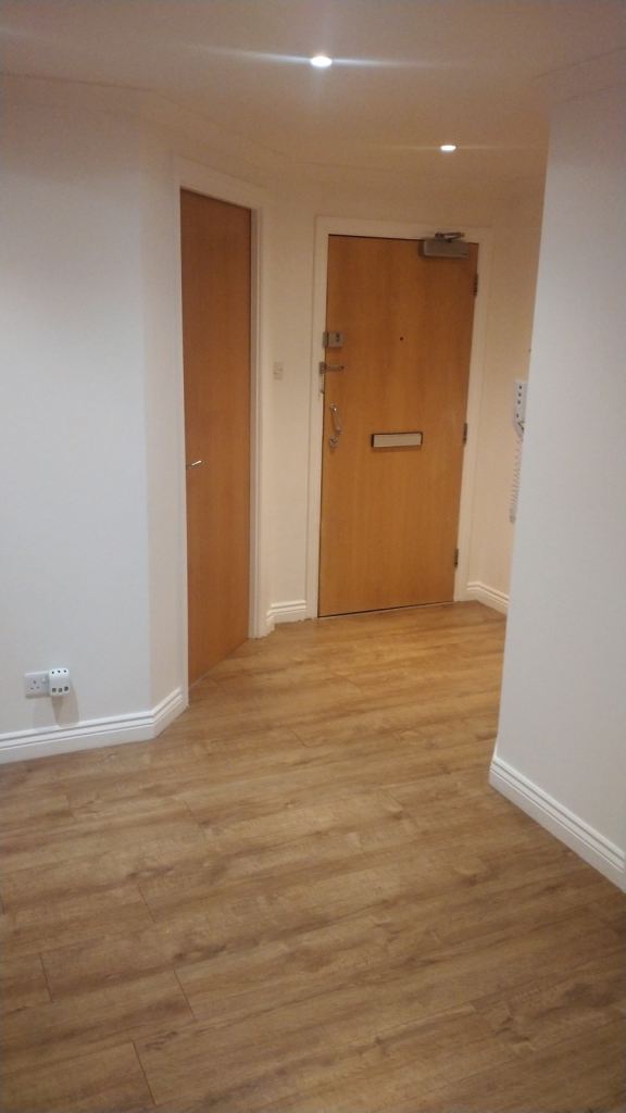 Room to let (female preferred)
