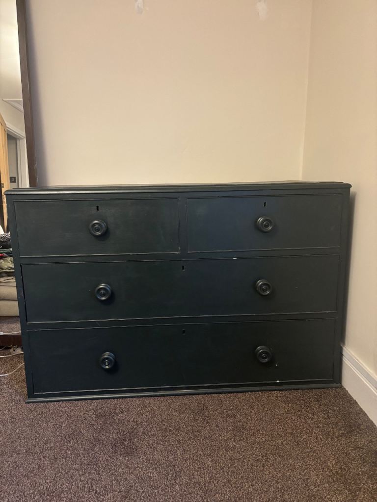 Chest of drawers 