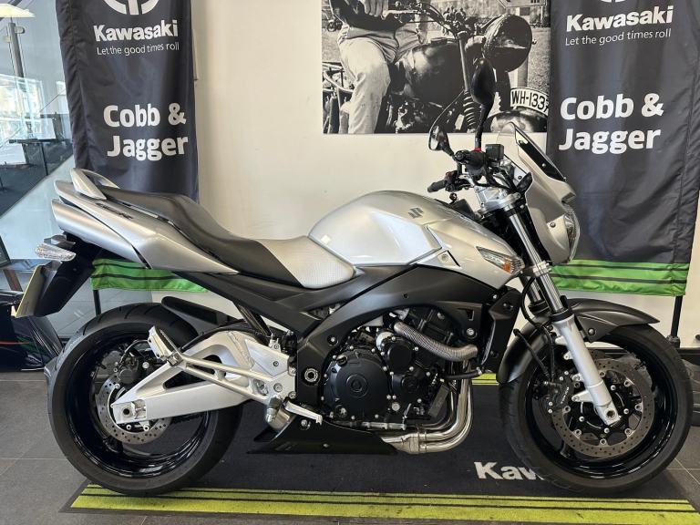 2009 SUZUKI GSR600-ONLY 3403 MILES-RADIATOR GUARD