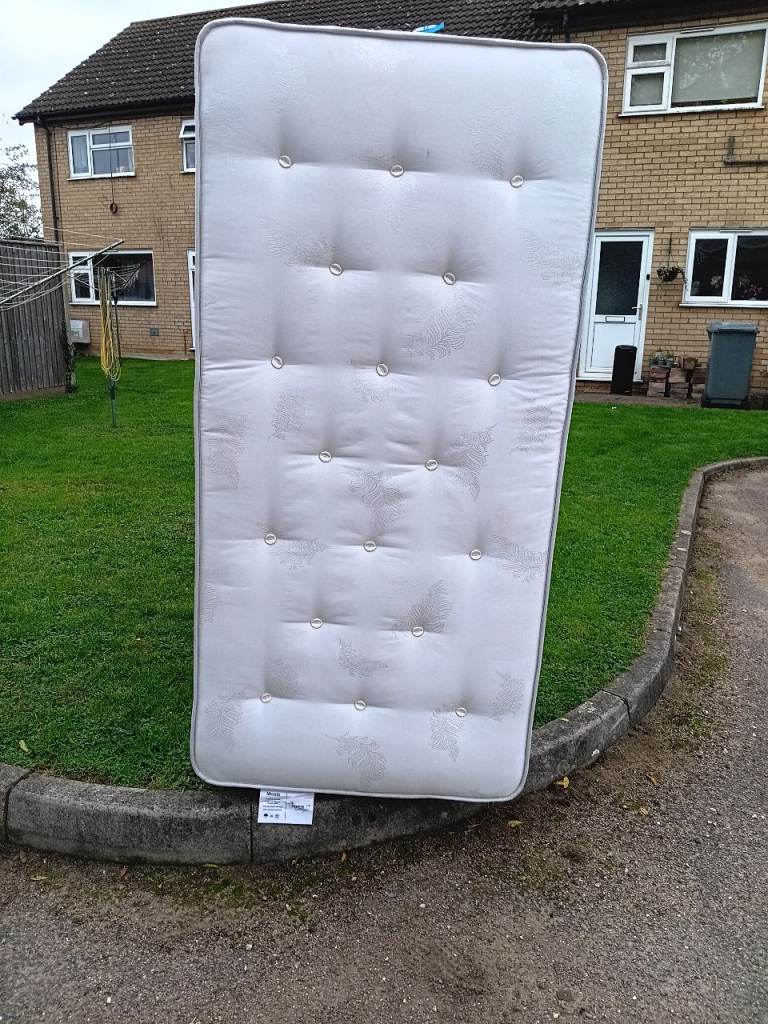 The Dreams Bedding Co. Morris Single Mattress – Good Condition