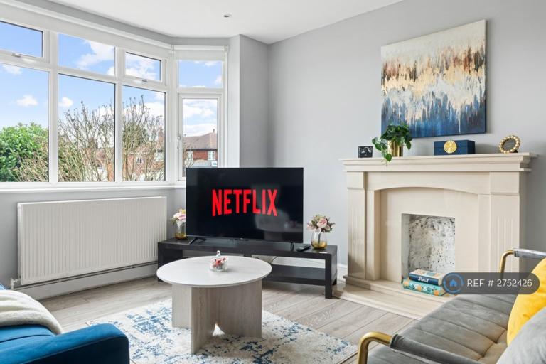 3 bedroom house in Valley Road, Nottingham, NG5 (3 bed) (#2752426)