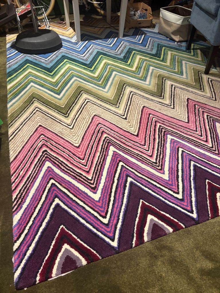 Free - missoni inspired rug. Colourful Zigzag Pattern Rug – Good Condition