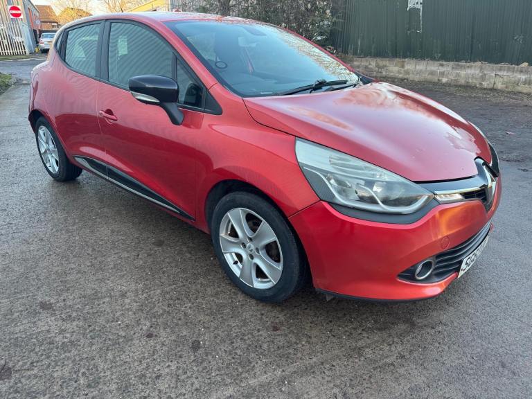 Renault  CLIO Manual, 1461 (cc) with only £20 road tax and mot till Nov 26 