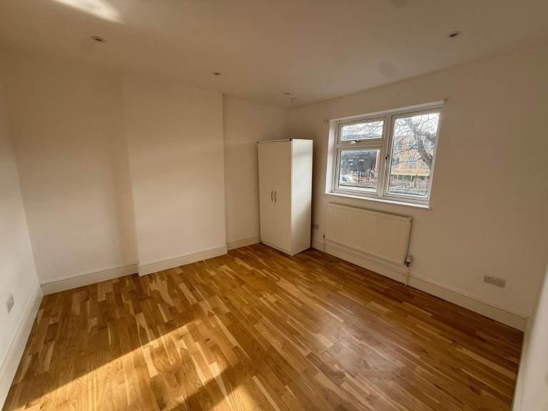 Spacious and Cosy Double Rooms for Rent in - SW16 5UQ