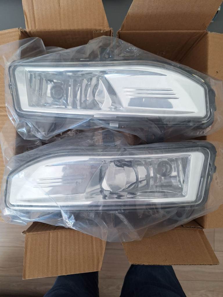2 X NISSAN QASHQAI FRONT FOG LIGHT UNITS 