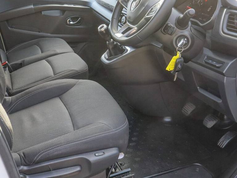 2023 Renault Trafic LL30 Sport Nav 2.0DCI 145BHP L2 LWB 9 SEAT MINIBUS, Rev Cam, Air Con, Cruis M...