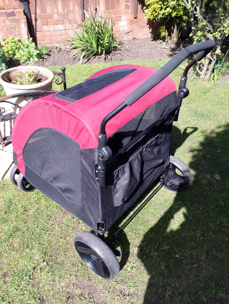 Pet pushchair 