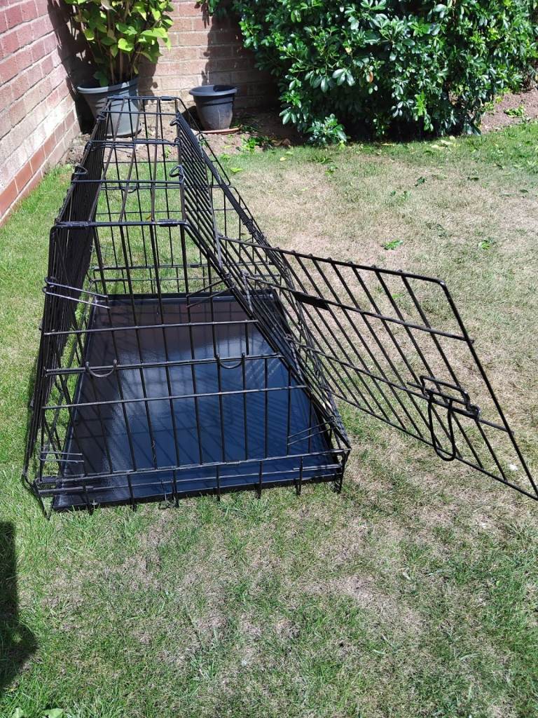 Medium sized slanted pet crate 
