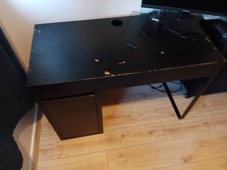 Black desk 10 QUIDDD