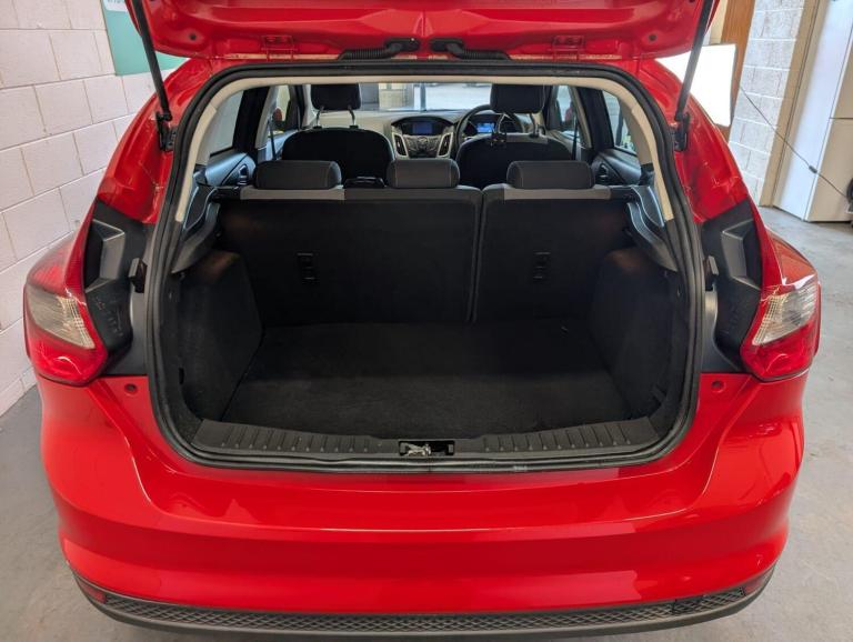 2014 Ford Focus 1.6 TDCi Zetec Navigator Euro 5 (s/s) 5dr HATCHBACK Diesel Manual