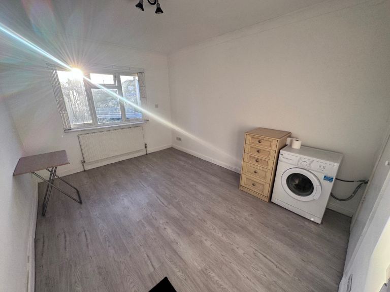 Studio Style -  Double Room - All BILLS INCLUDED