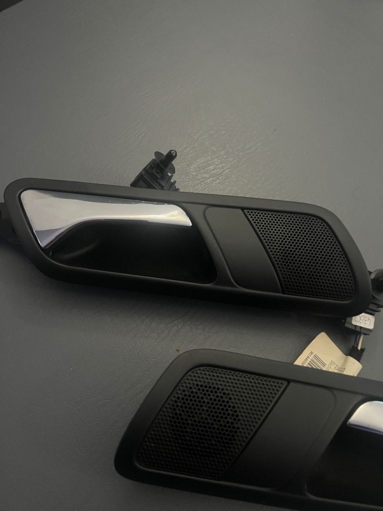 (((URGENT))) GENUINE VW PASSAT ESTATE B6 05-10 REAR DOOR HANDLE WITH TWEETER 