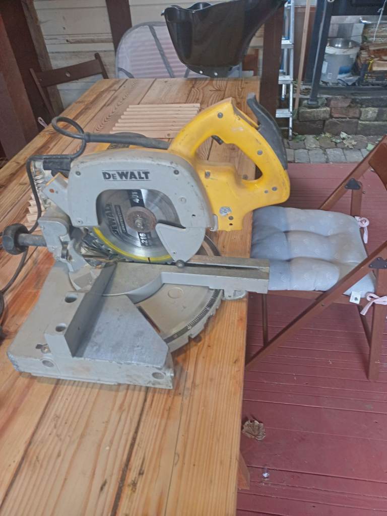 DeWalt mitre saw 