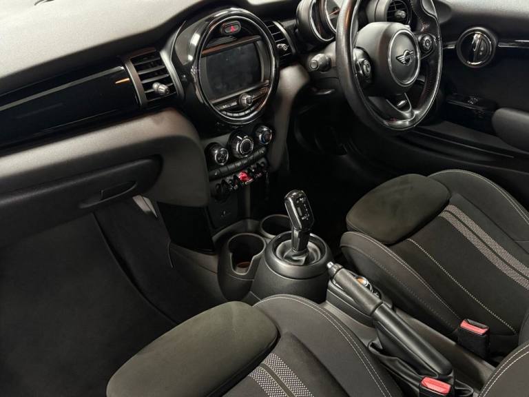 2018 MINI Hatch 1.5 Cooper D Hatchback 3dr Diesel Steptronic Euro 6 (s/s) (116 ps) Hatchback Dies...