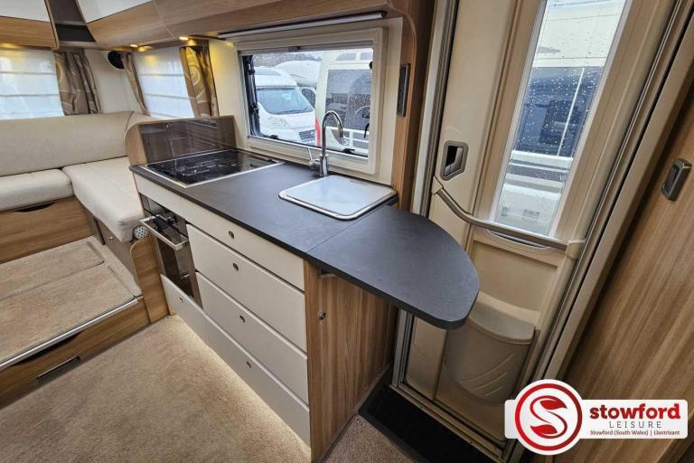 2 Berth, 2 seatbelts, Rear Lounge
