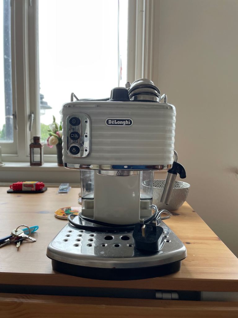 DeLonghi Coffee Machine - collect Acre Lane