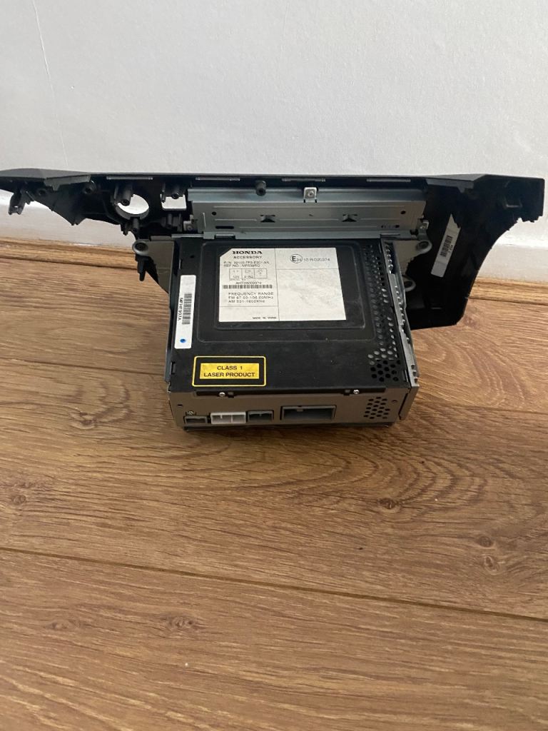 Genuine Honda Jazz CD/MP3 Stereo Head Unit & Fascia – Untested – £40 ONO