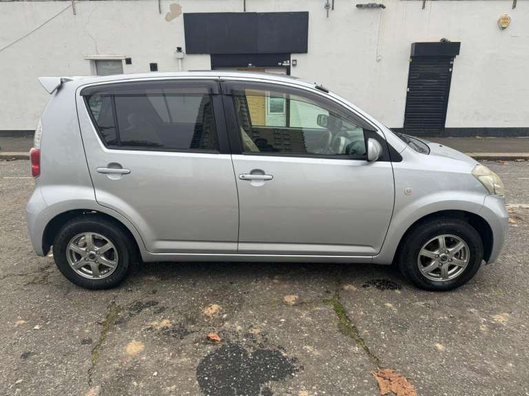Daihatsu sirion, 2010, 990 (cc)