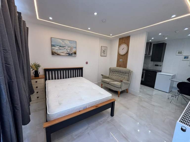 Brand-New Furnished Studio Flat – Albany Road, Cardiff CF23 3NW