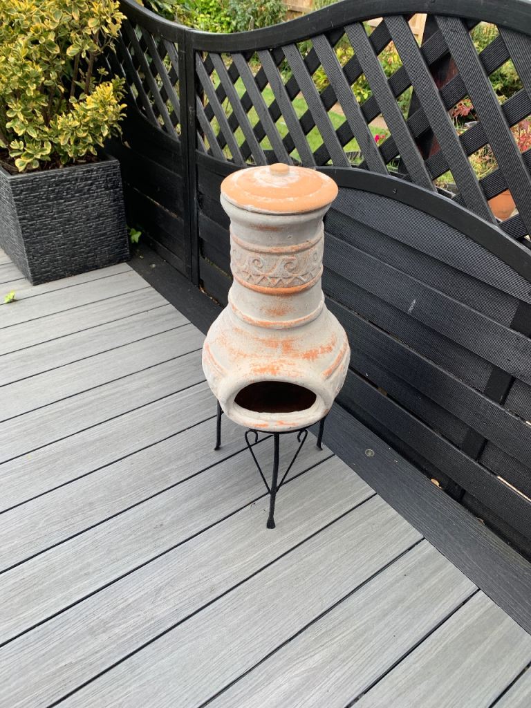 Terracotta Chimenea with Stand – Good Condition