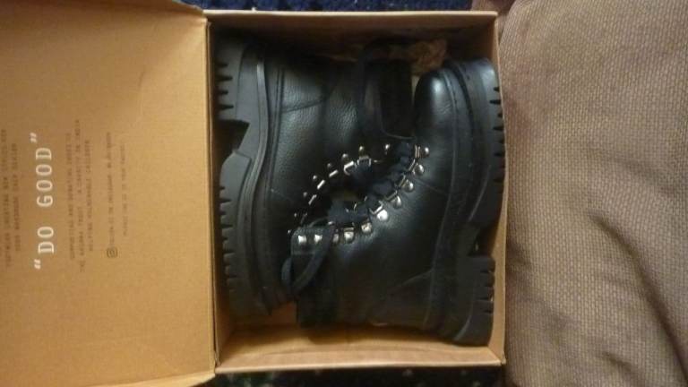 Asra Boots UK size 6 Black leather uppers, non-slip. 